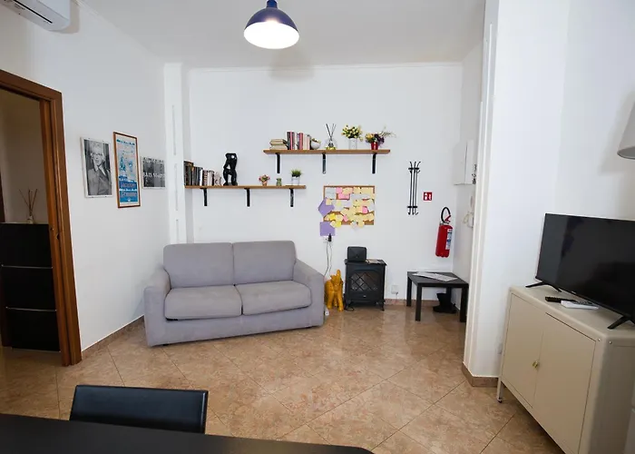 Cinemaison - Near Metro - By Viva Domus Apartment