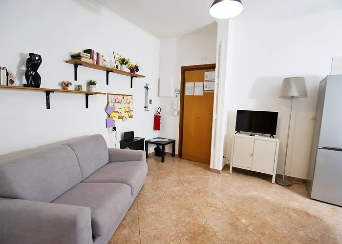 Cinemaison - Near Metro - By Viva Domus Apartment *